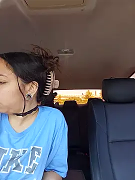 daddysgoodgrl215 online show from September 25, 2025, 5:49 pm