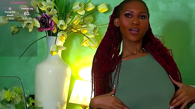 Snapshot of Izzie_Sugar chatting on October 9, 2025, 7:12 pm Izzie Sugar online show from October 9, 2025, 7:12 pm