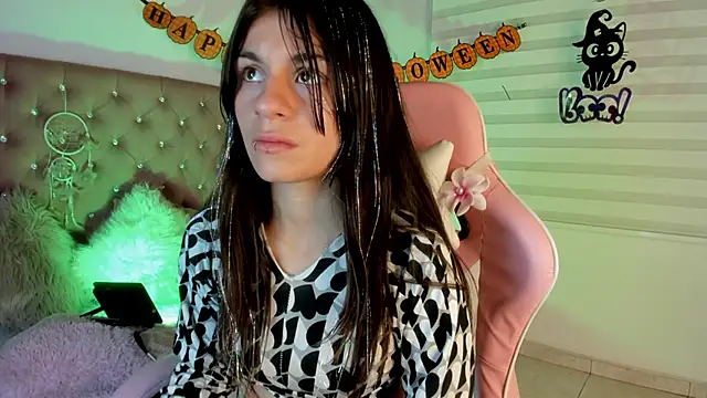 Jade rey  online show from October 11, 2025, 4:12 am