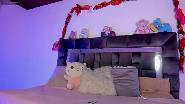 Jade rey  online show from January 11, 2026, 4:06 am