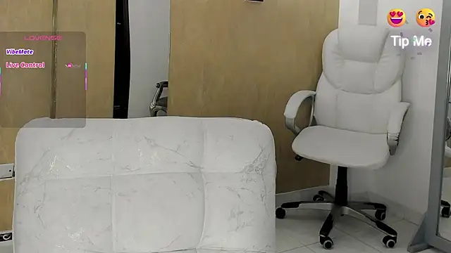 hellen tease online show from November 12, 2025, 2:01 am