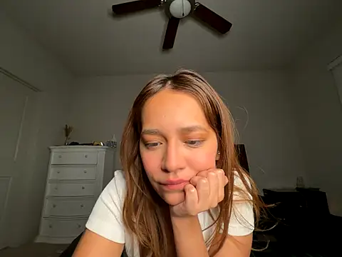 eurydicee online show from November 11, 2025, 4:34 am