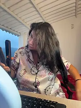 samanthahut1 online show from April 15, 2026, 11:17 am