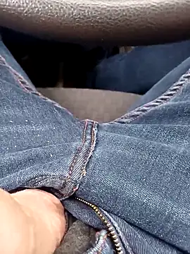 Micki2 online show from December 5, 2025, 1:52 pm