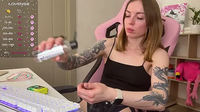 Snapshot of Melissaluvvv chatting on April 4, 2026, 3:42 pm Melissaluvvv online show from April 4, 2026, 3:42 pm