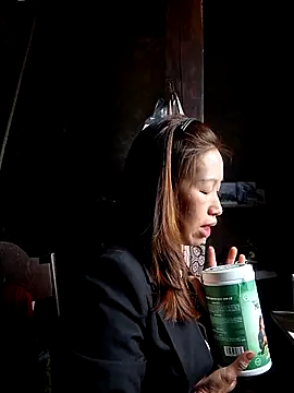 ngocngoc cute online show from November 21, 2025, 1:37 am