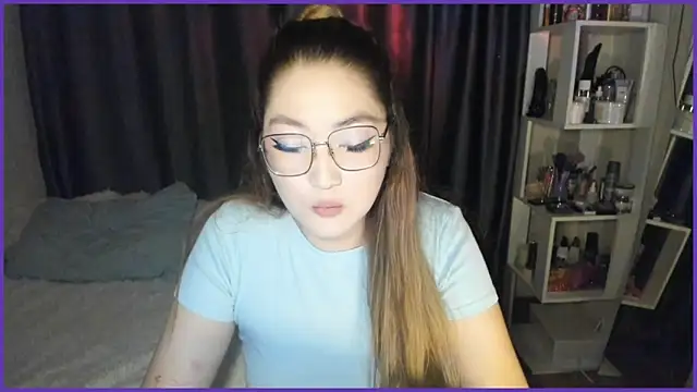 lyra x online show from October 1, 2025, 1:28 pm