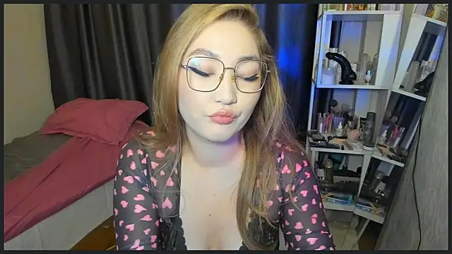 lyra x online show from November 24, 2025, 10:31 pm