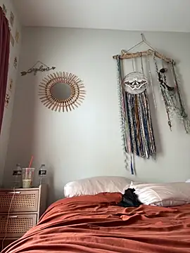 lilcubangoddess online show from September 8, 2025, 3:44 pm