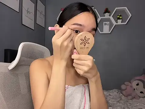 lelasohna online show from December 2, 2025, 1:17 pm