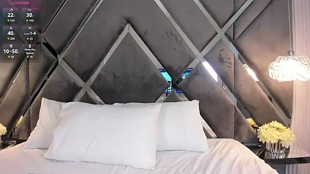 CoraimaSahin online show from April 17, 2026, 4:26 am