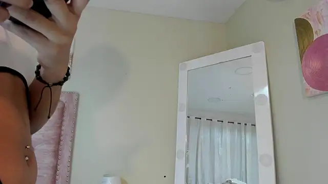 Mei Lin Luna online show from October 4, 2025, 9:57 pm