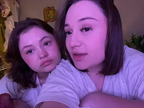 MoonIvy  online show from January 9, 2026, 6:42 pm