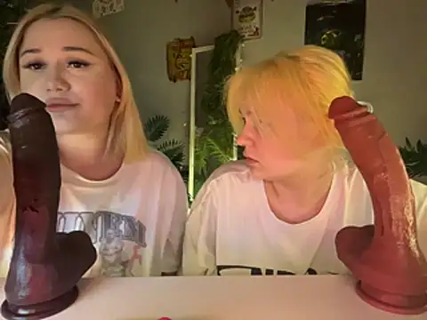 MoonIvy  online show from February 20, 2026, 5:35 pm