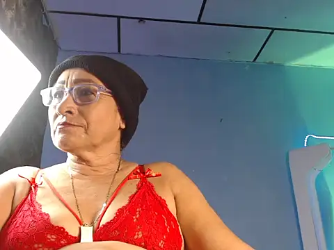 maggi hotsson online show from November 4, 2025, 7:13 pm