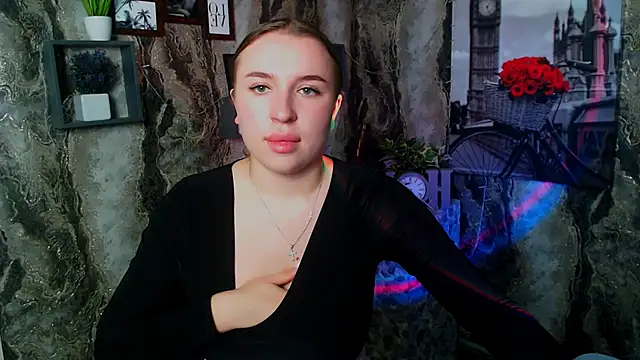 JuliaTopp  online show from October 4, 2025, 4:16 pm