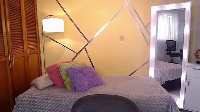 shirleyrojas online show from November 15, 2025, 8:16 pm