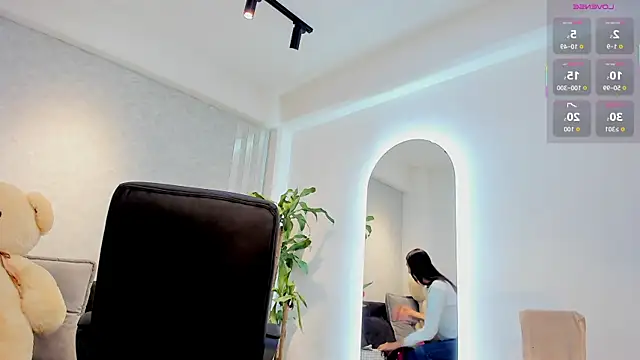 lily cash1 online show from March 28, 2026, 12:16 pm