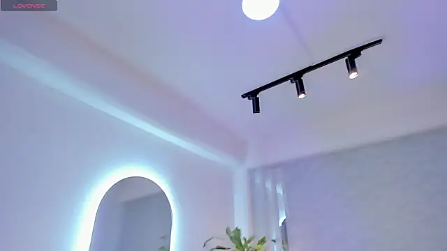 lily cash1 online show from April 9, 2026, 11:26 am