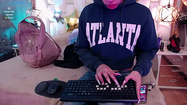 Foxxy Doll online show from November 7, 2025, 11:21 am