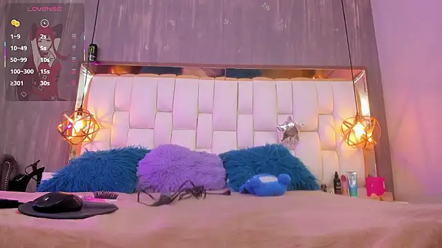 Foxxy Doll online show from March 24, 2026, 2:33 pm