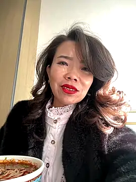 anna yngs online show from November 4, 2025, 7:07 am