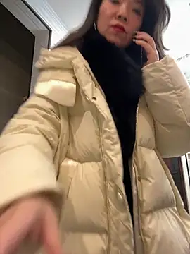 anna yngs online show from December 17, 2025, 1:28 pm