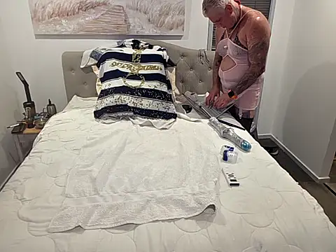 iamthepublickmasterbater online show from April 12, 2026, 2:11 pm