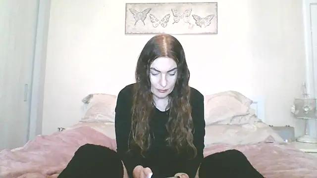 EllaKent online show from February 2, 2026, 3:33 pm