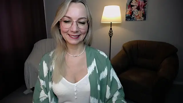 Snapshot of Ava_Elior chatting on September 22, 2025, 9:33 am Ava Elior online show from September 22, 2025, 9:33 am