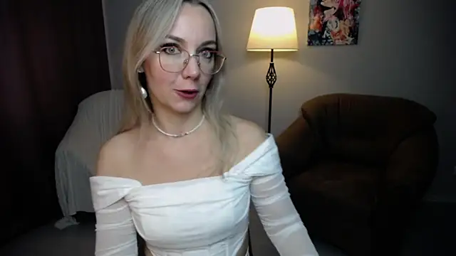 Snapshot of Ava_Elior chatting on September 28, 2025, 10:20 am Ava Elior online show from September 28, 2025, 10:20 am