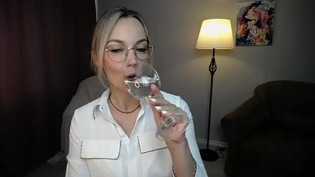 Snapshot of Ava_Elior chatting on October 8, 2025, 9:51 am Ava Elior online show from October 8, 2025, 9:51 am
