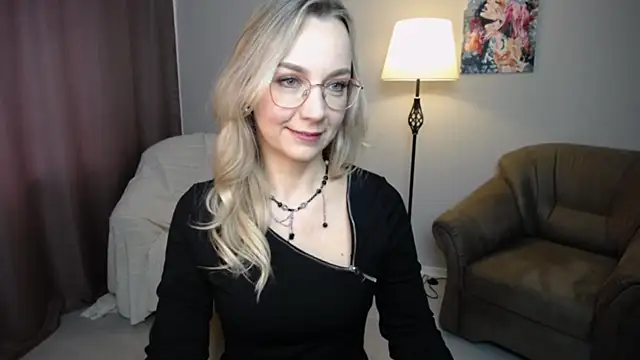 Snapshot of Ava_Elior chatting on October 9, 2025, 9:40 am Ava Elior online show from October 9, 2025, 9:40 am