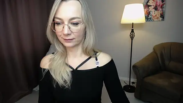Snapshot of Ava_Elior chatting on October 16, 2025, 12:39 pm Ava Elior online show from October 16, 2025, 12:39 pm