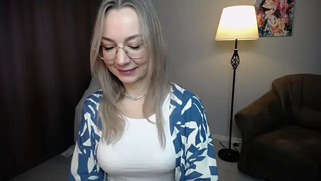 Snapshot of Ava_Elior chatting on October 19, 2025, 6:03 am Ava Elior online show from October 19, 2025, 6:03 am