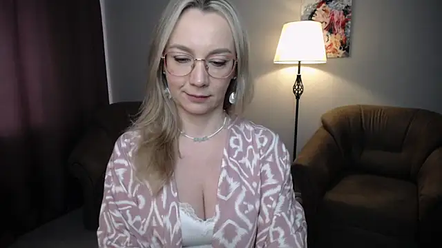 Ava Elior online show from April 18, 2026, 11:25 am