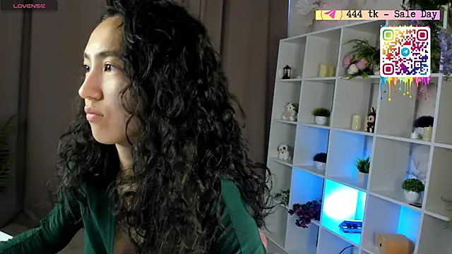 FlirtyAura online show from May 28, 2026, 3:37 am