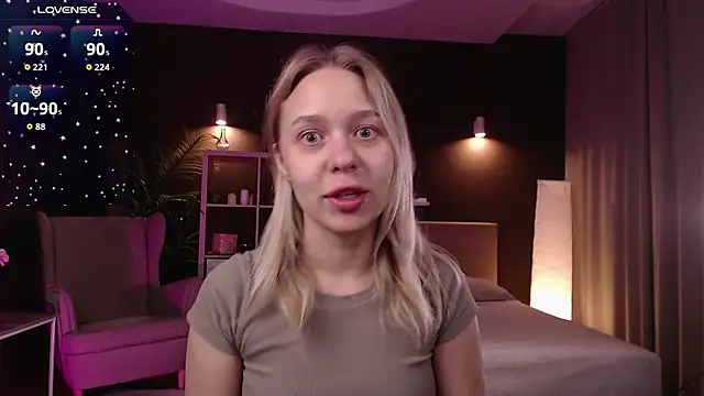 Snapshot of Pooja_Hegde chatting on September 22, 2025, 1:07 am Pooja Hegde online show from September 22, 2025, 1:07 am