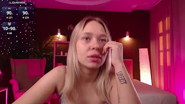 Snapshot of Pooja_Hegde chatting on September 27, 2025, 1:10 am Pooja Hegde online show from September 27, 2025, 1:10 am