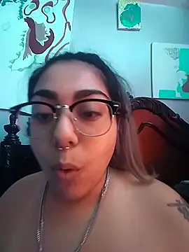 Lovelyrainn online show from September 26, 2025, 4:33 pm