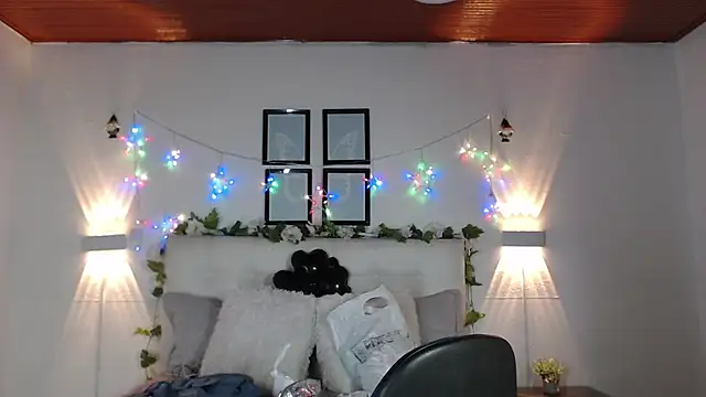 Megan 05  online show from March 31, 2026, 7:03 pm