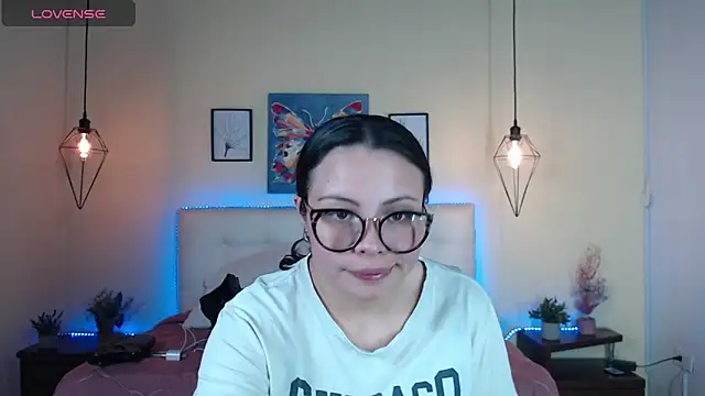 Megan 05  online show from June 9, 2026, 7:03 pm