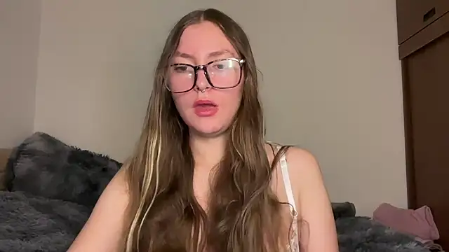 velvet  moon online show from May 8, 2026, 4:51 am