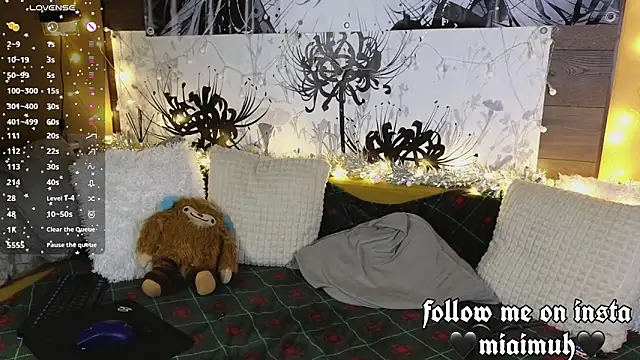 mia  yui online show from December 18, 2025, 10:05 pm