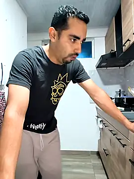 stivenlujan69 online show from December 1, 2025, 2:16 am