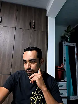 stivenlujan69 online show from January 9, 2026, 10:55 pm