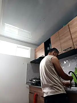 stivenlujan69 online show from February 4, 2026, 7:09 pm