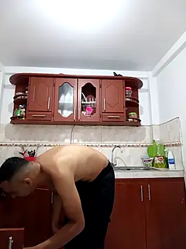 stivenlujan69 online show from February 26, 2026, 6:07 pm