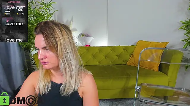 Marie Ellie online show from November 18, 2025, 1:33 am