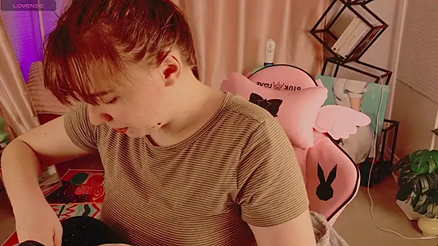 Moon  Bunny online show from June 7, 2026, 3:27 pm